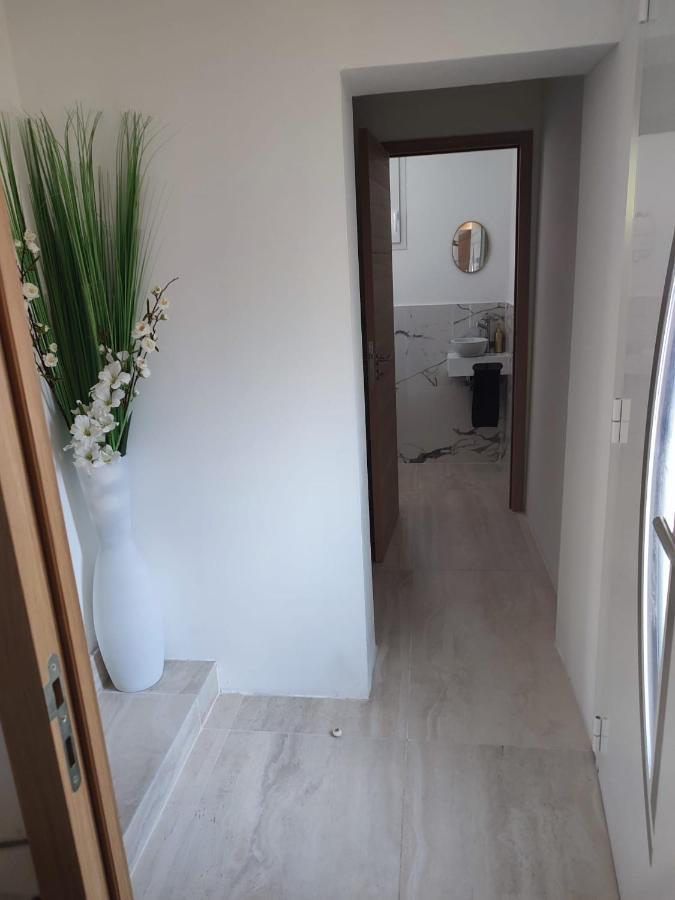 Magnifique Appartement 2 Chambres Avec 50 M2 De Jardin Privatif Ла Кро Екстериор снимка