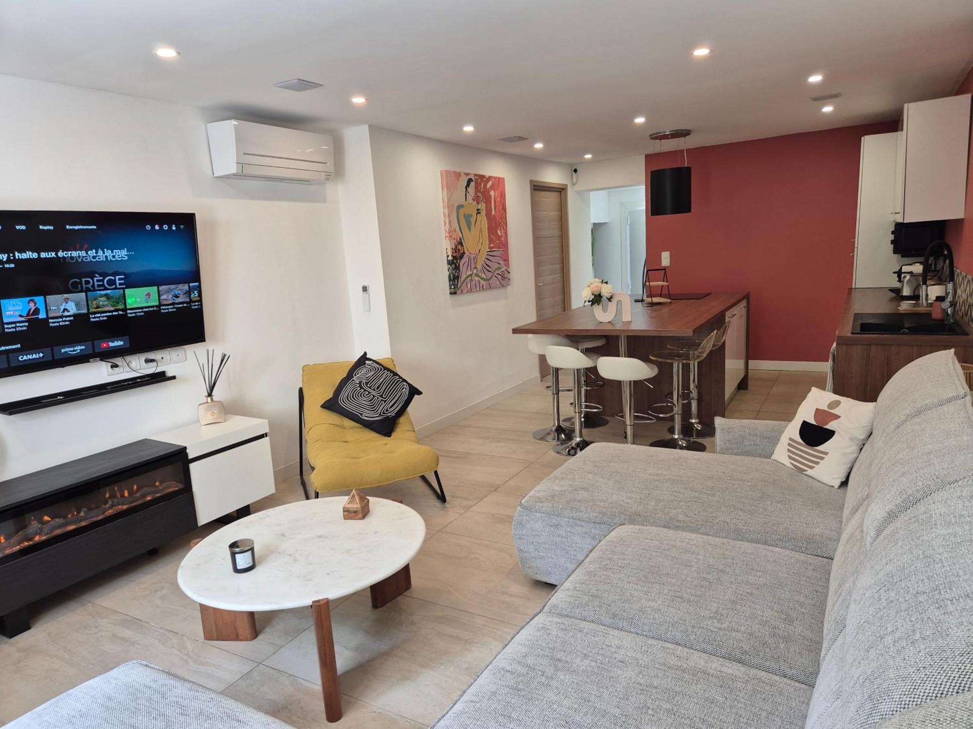 Magnifique Appartement 2 Chambres Avec 50 M2 De Jardin Privatif Ла Кро Екстериор снимка